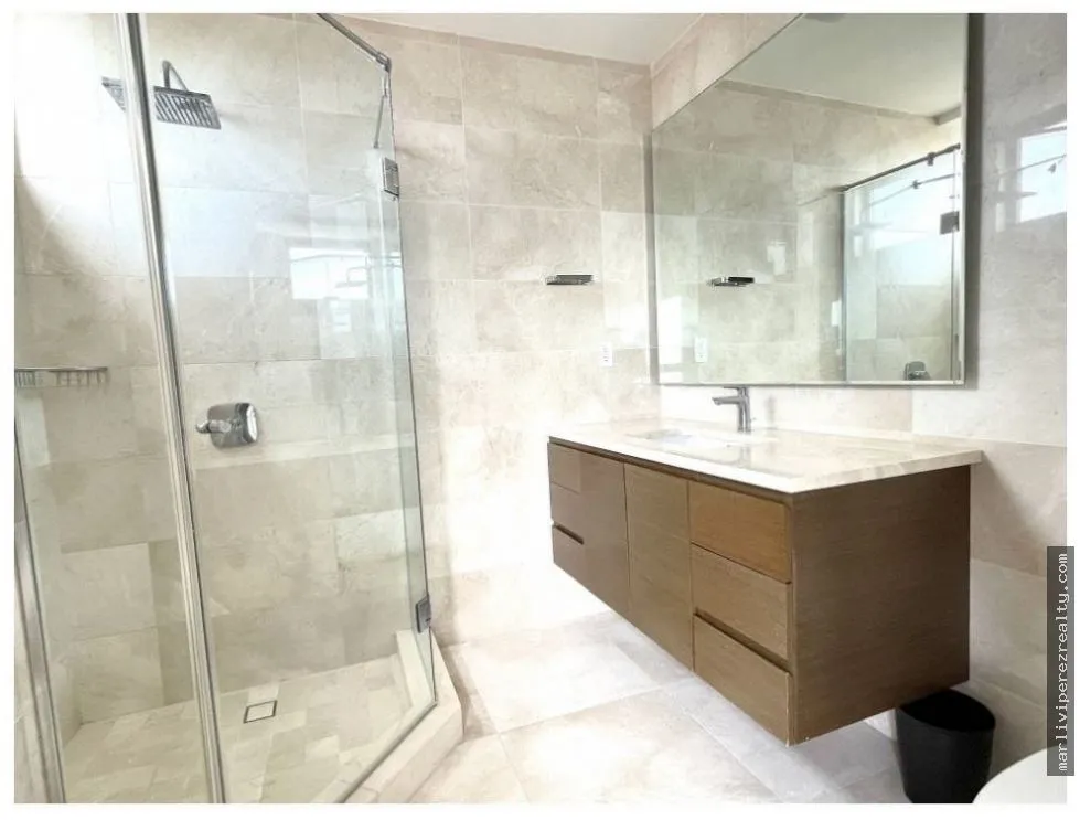 3-BEDROOM APARTMENT + DEN FOR RENT IN SANTA MARIA