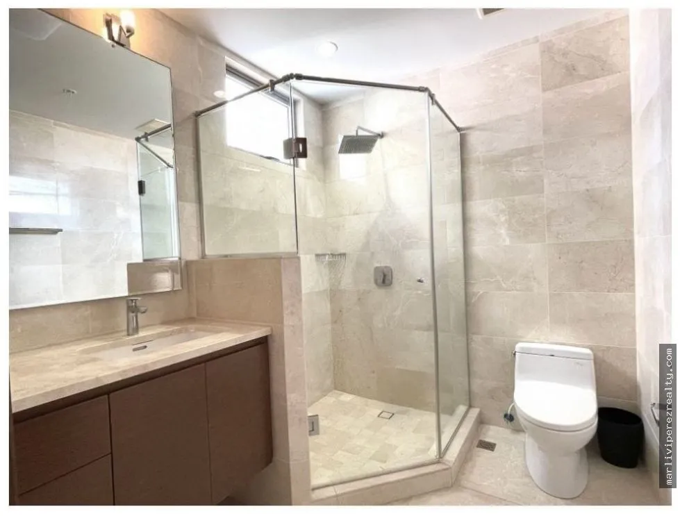 3-BEDROOM APARTMENT + DEN FOR RENT IN SANTA MARIA