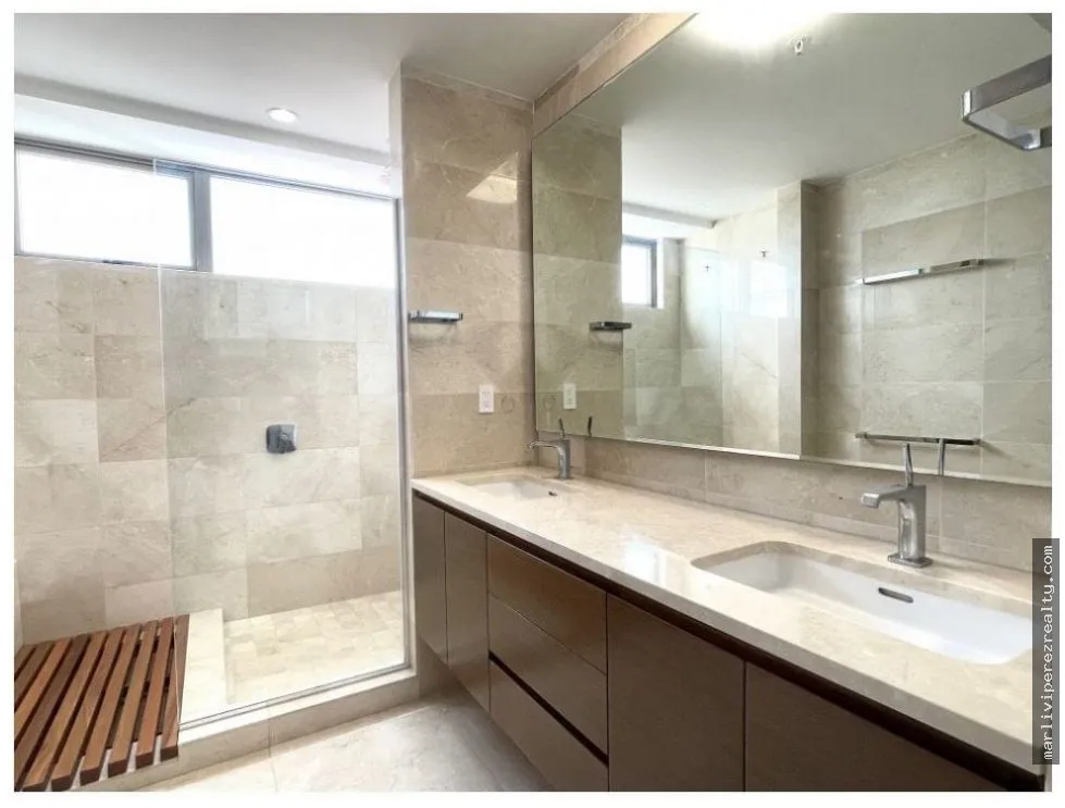 3-BEDROOM APARTMENT + DEN FOR RENT IN SANTA MARIA