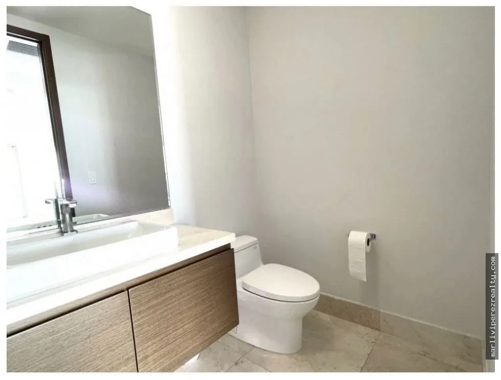 3-BEDROOM APARTMENT + DEN FOR RENT IN SANTA MARIA