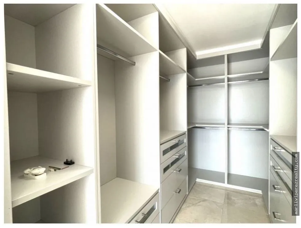 3-BEDROOM APARTMENT + DEN FOR RENT IN SANTA MARIA