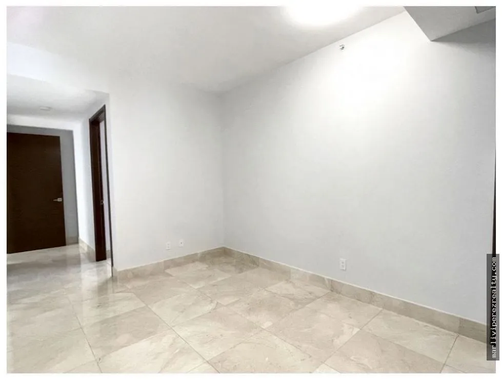 3-BEDROOM APARTMENT + DEN FOR RENT IN SANTA MARIA