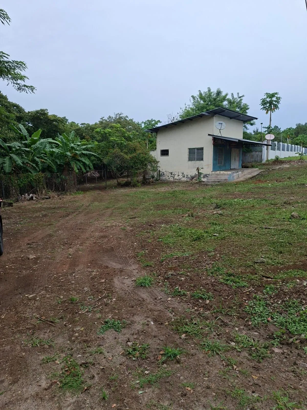 Excelente terreno con mejoras vía El Valle