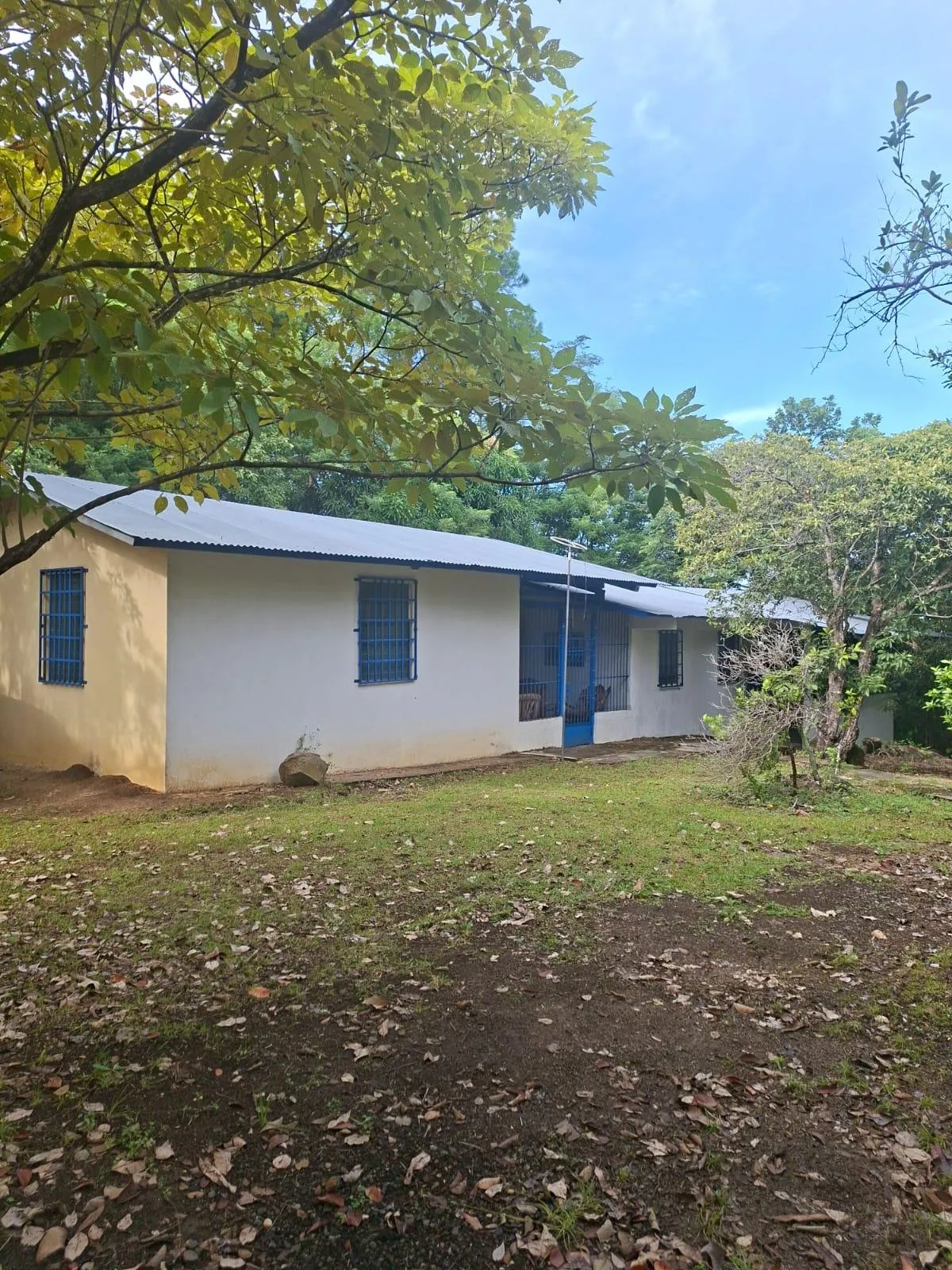 Excelente terreno con mejoras vía El Valle