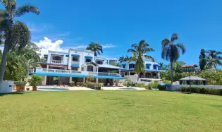 VILLA DÚPLEX FRENTE AL MAR EN PLAYA BLANCA