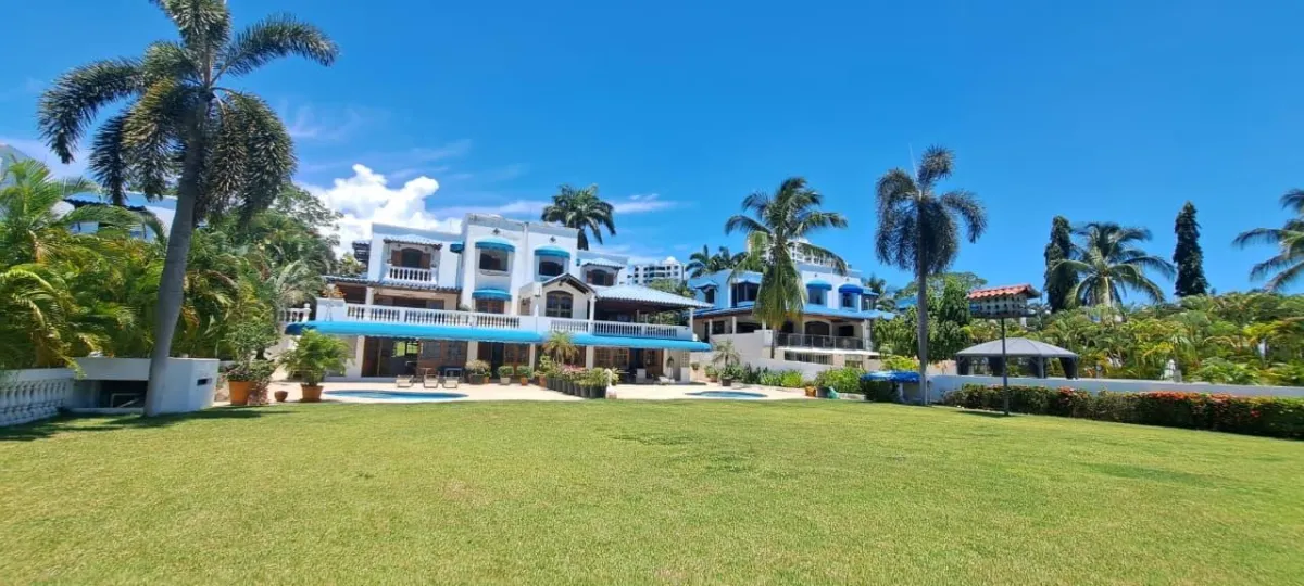 VILLA DÚPLEX FRENTE AL MAR EN PLAYA BLANCA