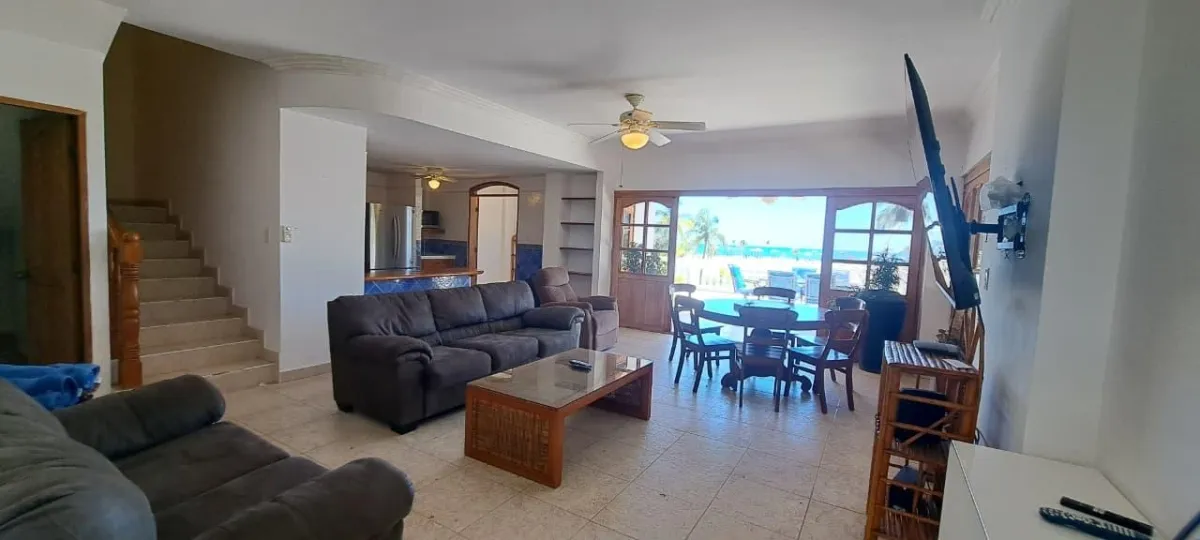 VILLA DÚPLEX FRENTE AL MAR EN PLAYA BLANCA