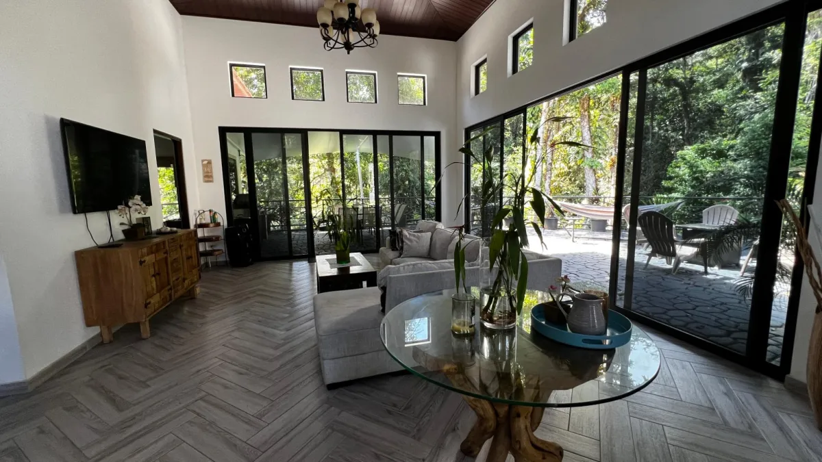 Mountain View Home in Altos del Maria