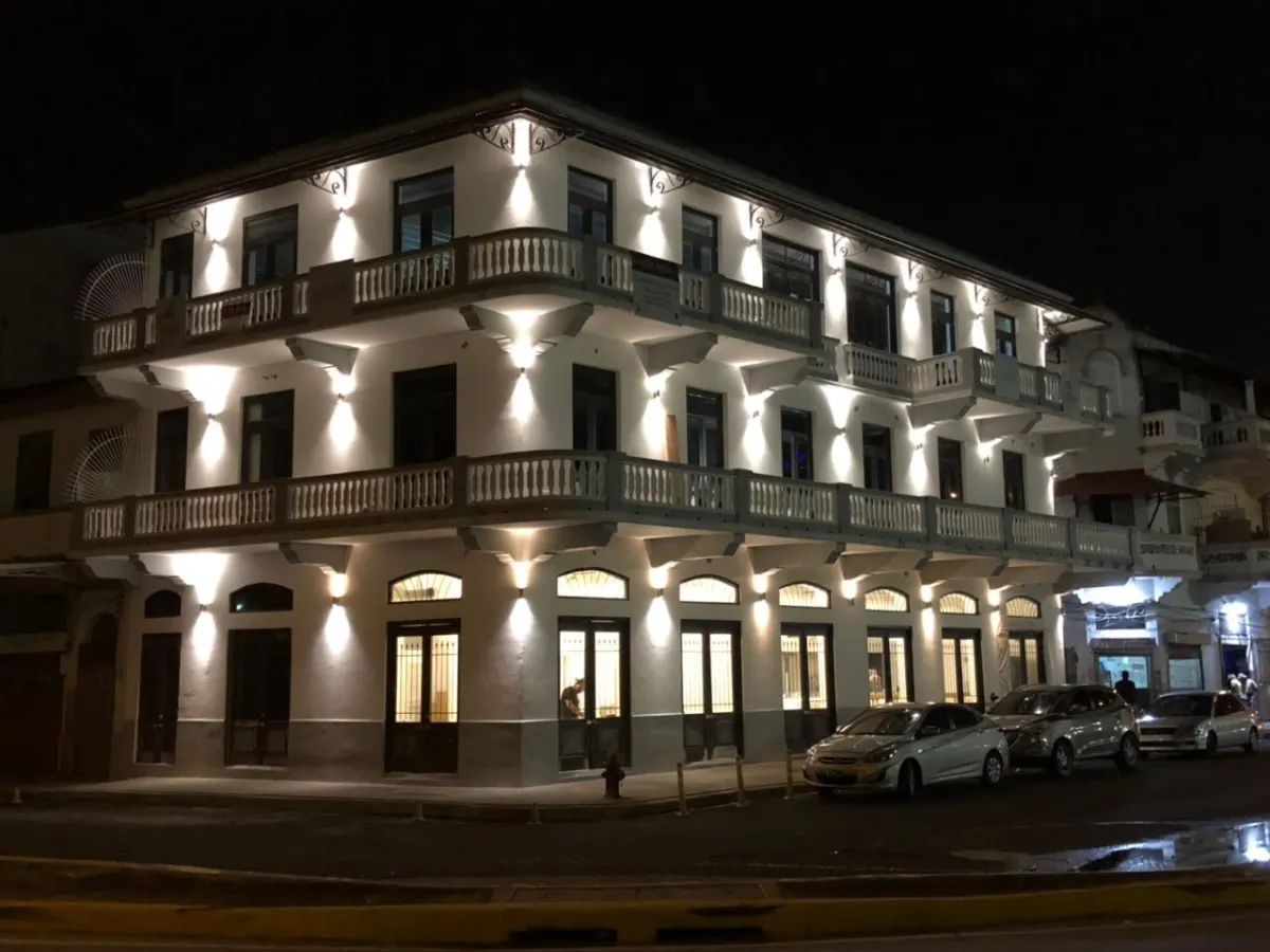 Espacio Comercial 4 Niveles, Acceso Principal Casco Antiguo con 2 Ascensores