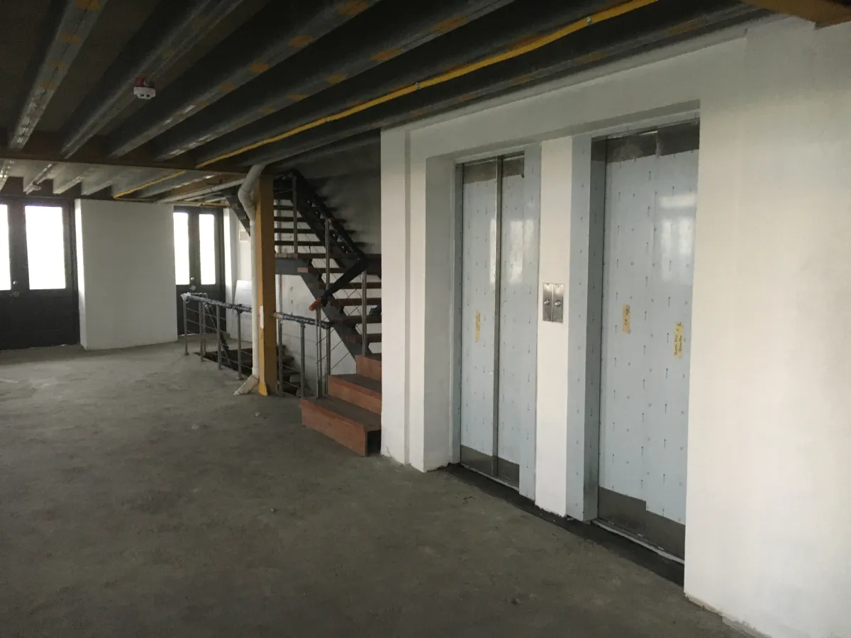 Espacio Comercial 4 Niveles, Acceso Principal Casco Antiguo con 2 Ascensores