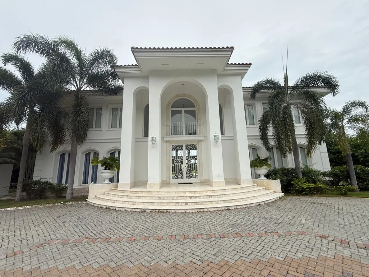 Exquisita Villa de Lujo en P.H. Buenaventura, Coclé