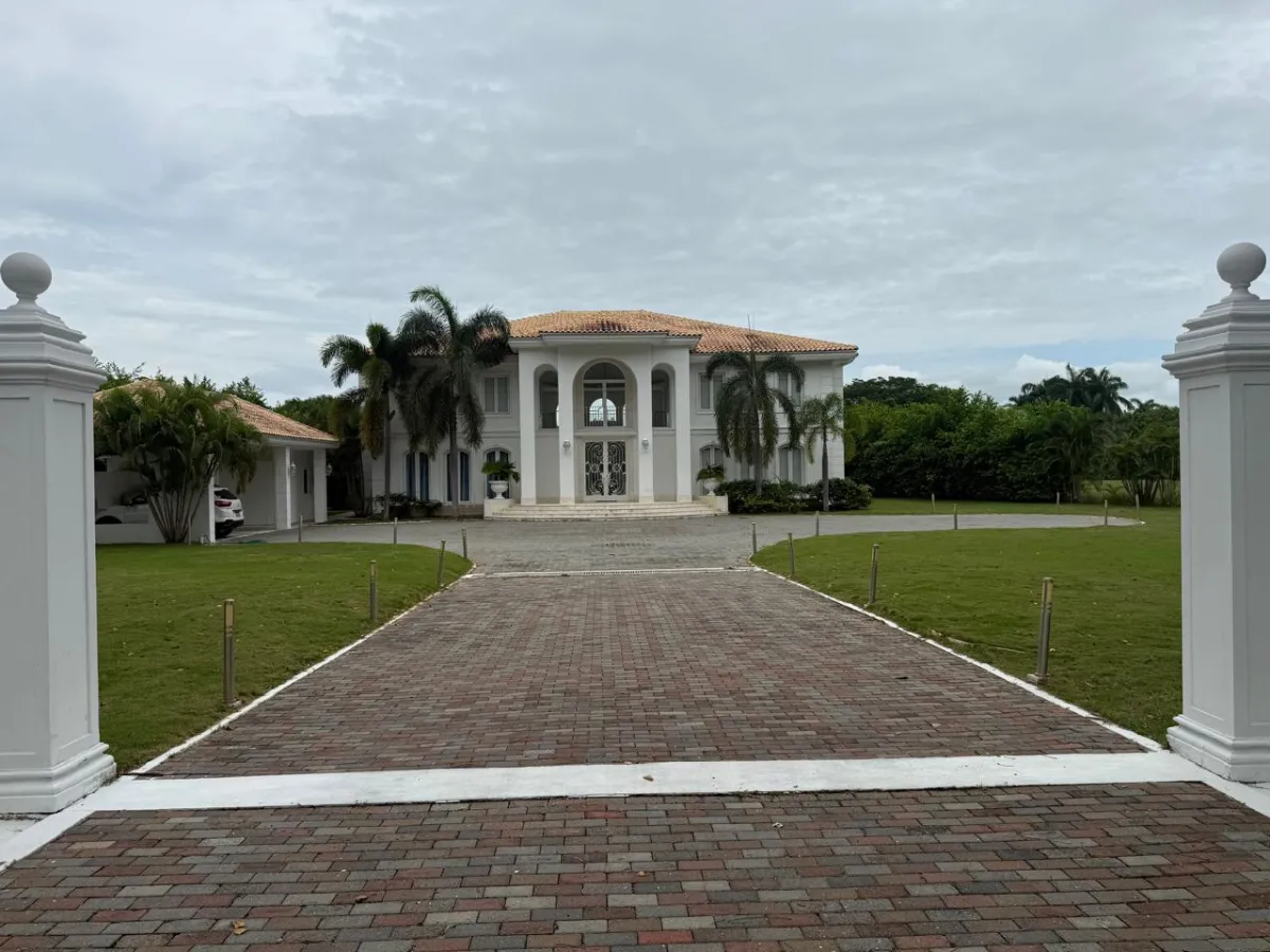 Exquisita Villa de Lujo en P.H. Buenaventura, Coclé