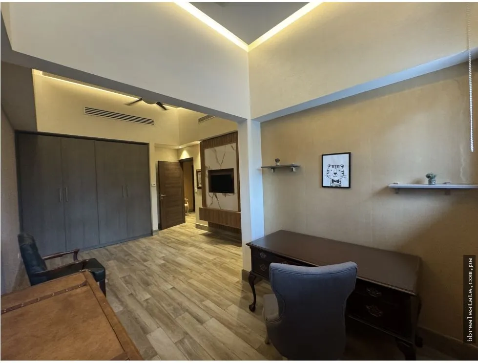 House for Sale in Altos del Golf