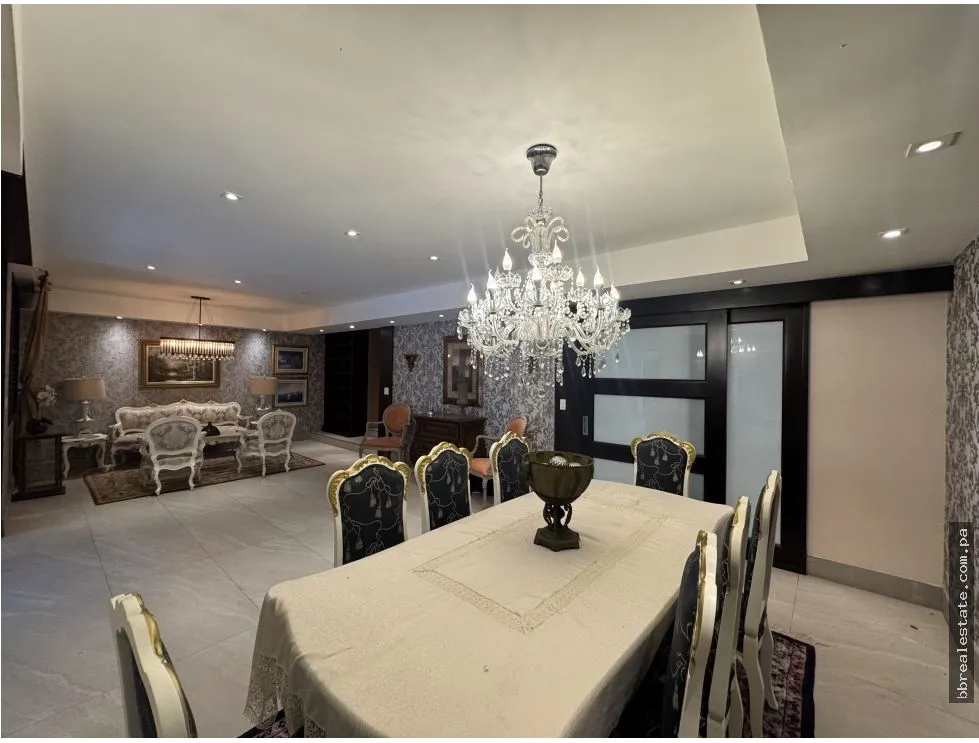 House for Sale in Altos del Golf