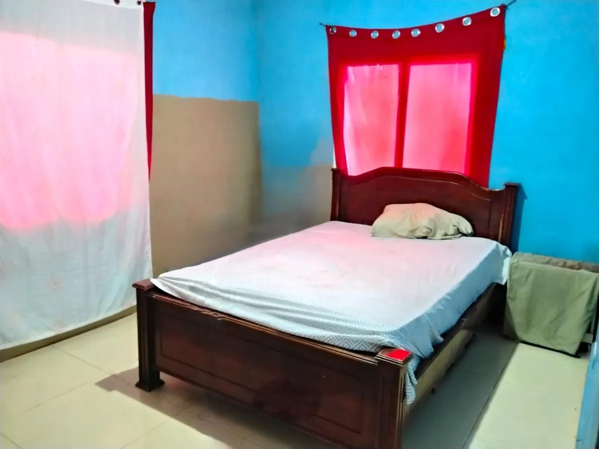 Large plot of land with a small house in Boquerón
