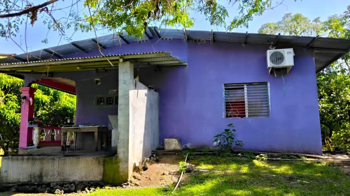 Large plot of land with a small house in Boquerón