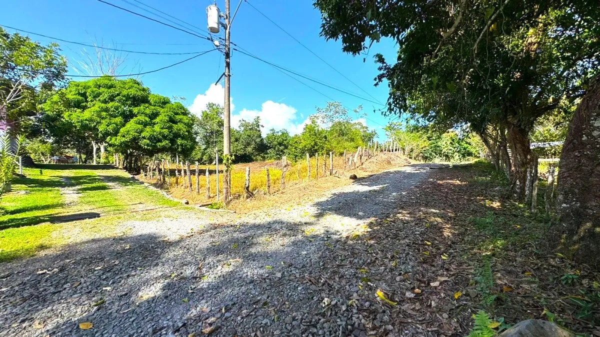 Large plot of land with a small house in Boquerón