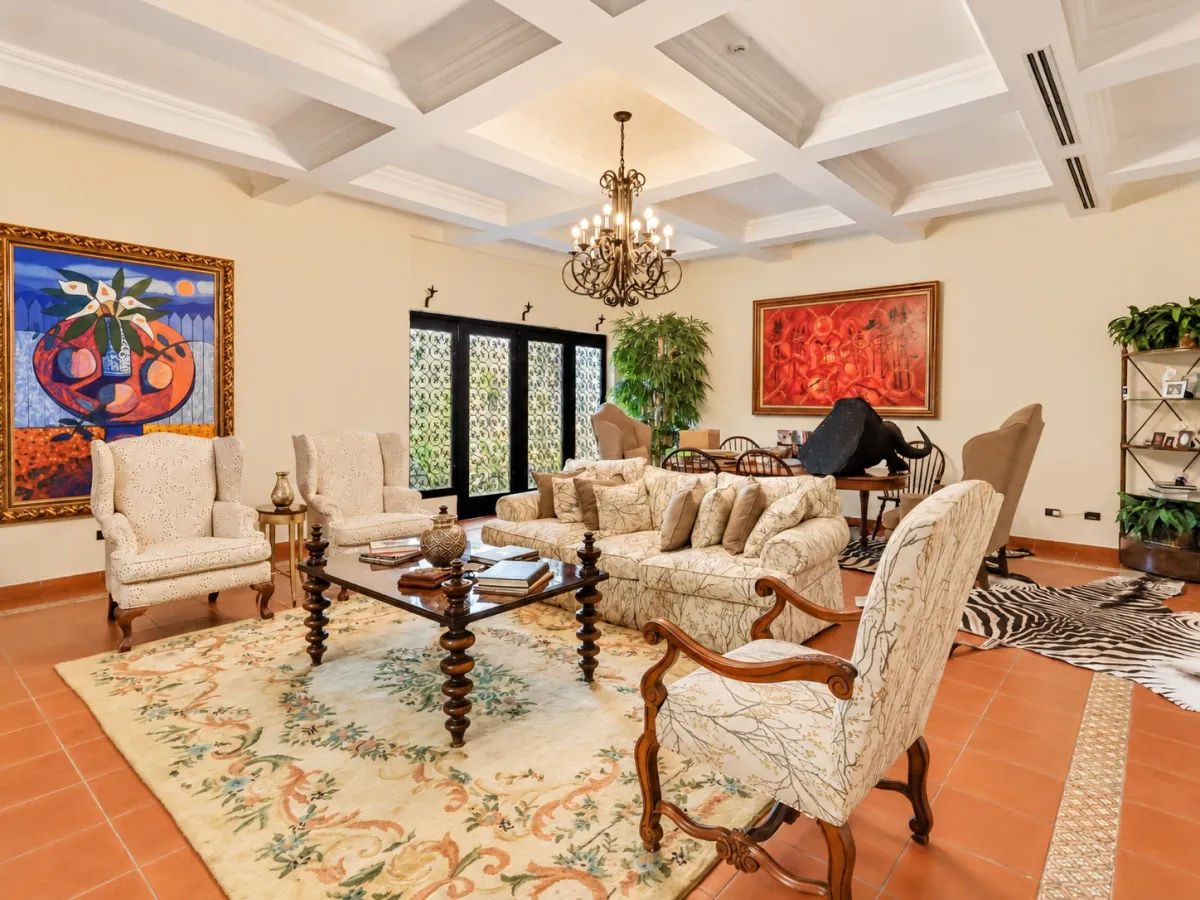 Two-level house for sale in Altos del Golf