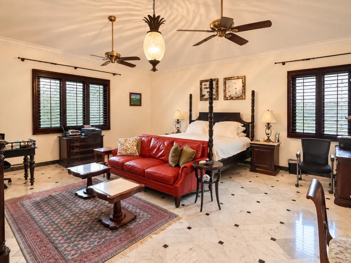 Two-level house for sale in Altos del Golf