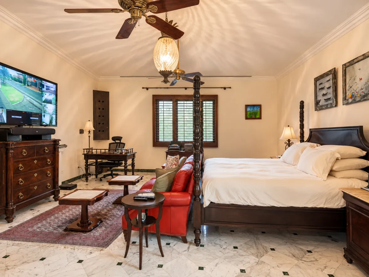 Two-level house for sale in Altos del Golf