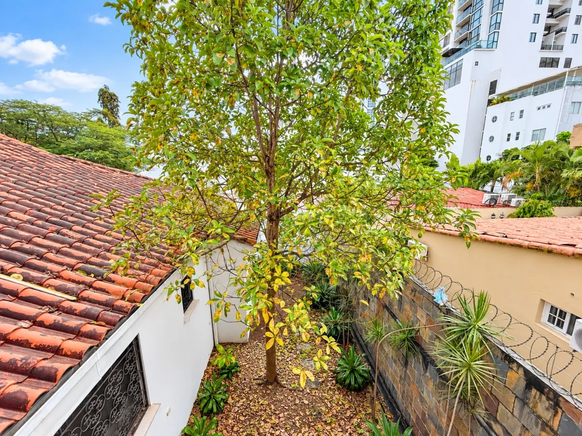 Two-level house for sale in Altos del Golf