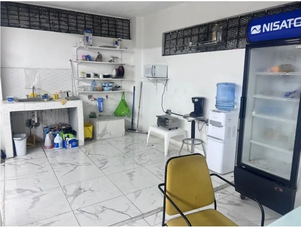 Espace commercial à Calidonia à louer