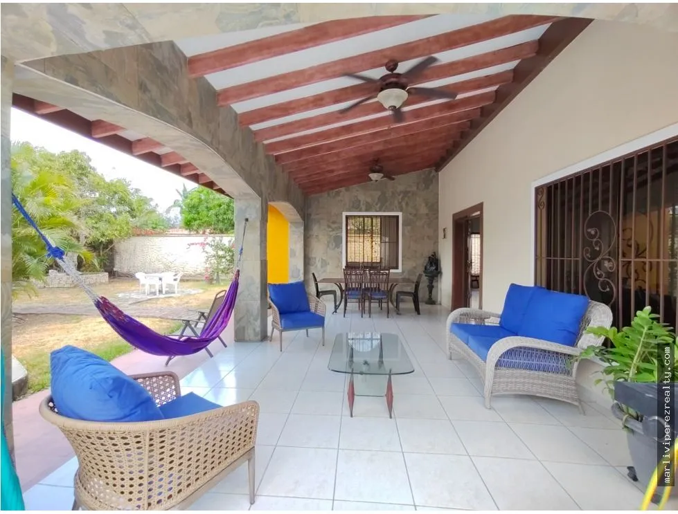 Alquiler de casa amoblada con piscina privada en Coloncito