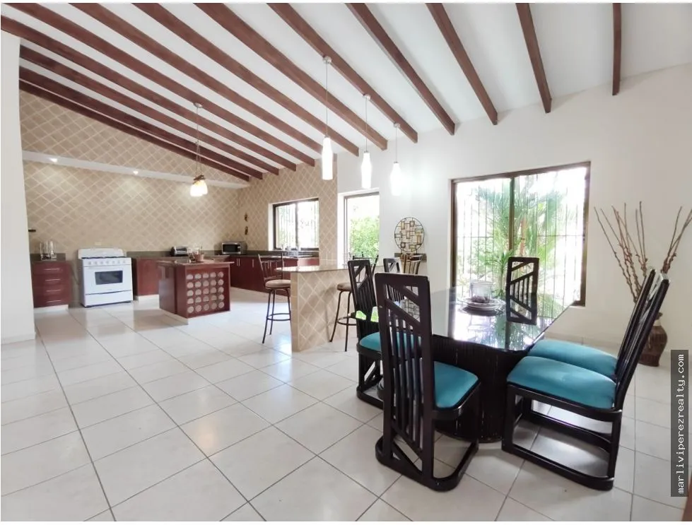Alquiler de casa amoblada con piscina privada en Coloncito