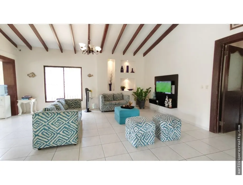 Alquiler de casa amoblada con piscina privada en Coloncito
