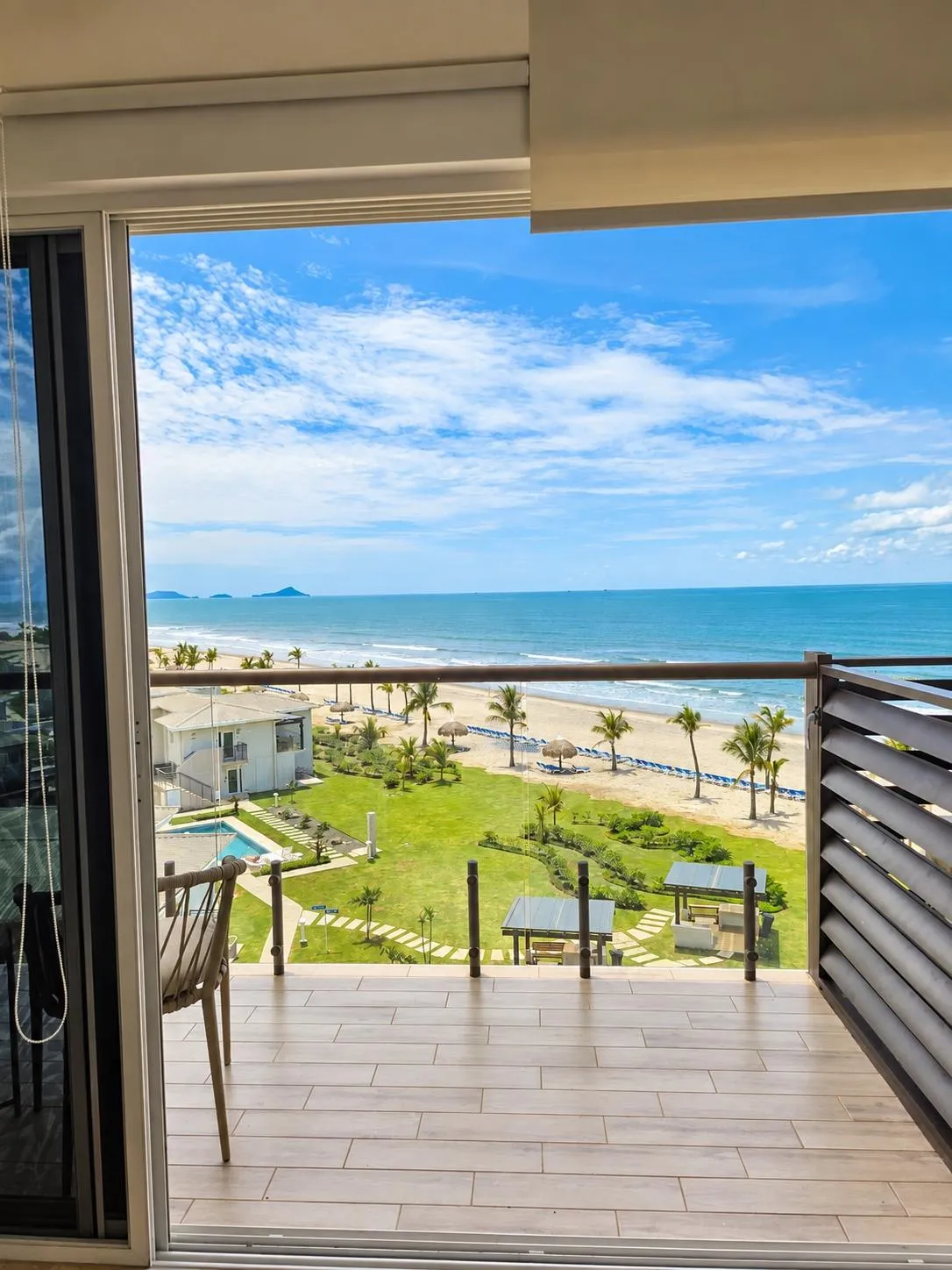 Beachfront Apartment with Beautiful Ocean Views