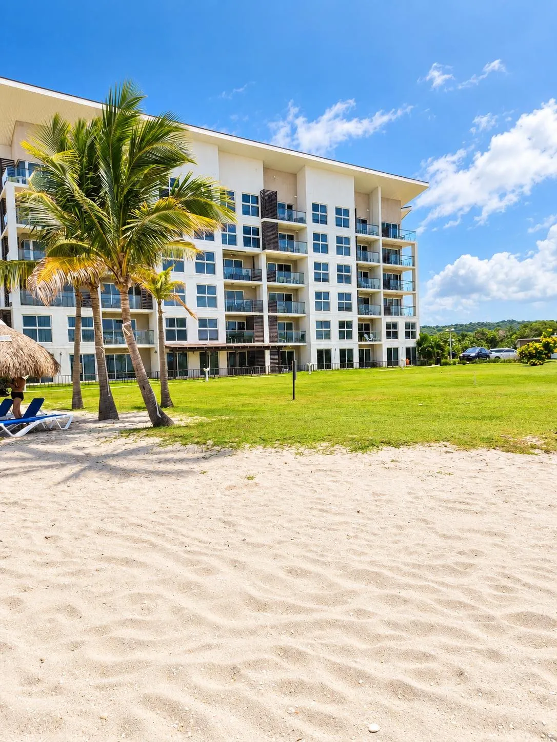 Beachfront Apartment with Beautiful Ocean Views