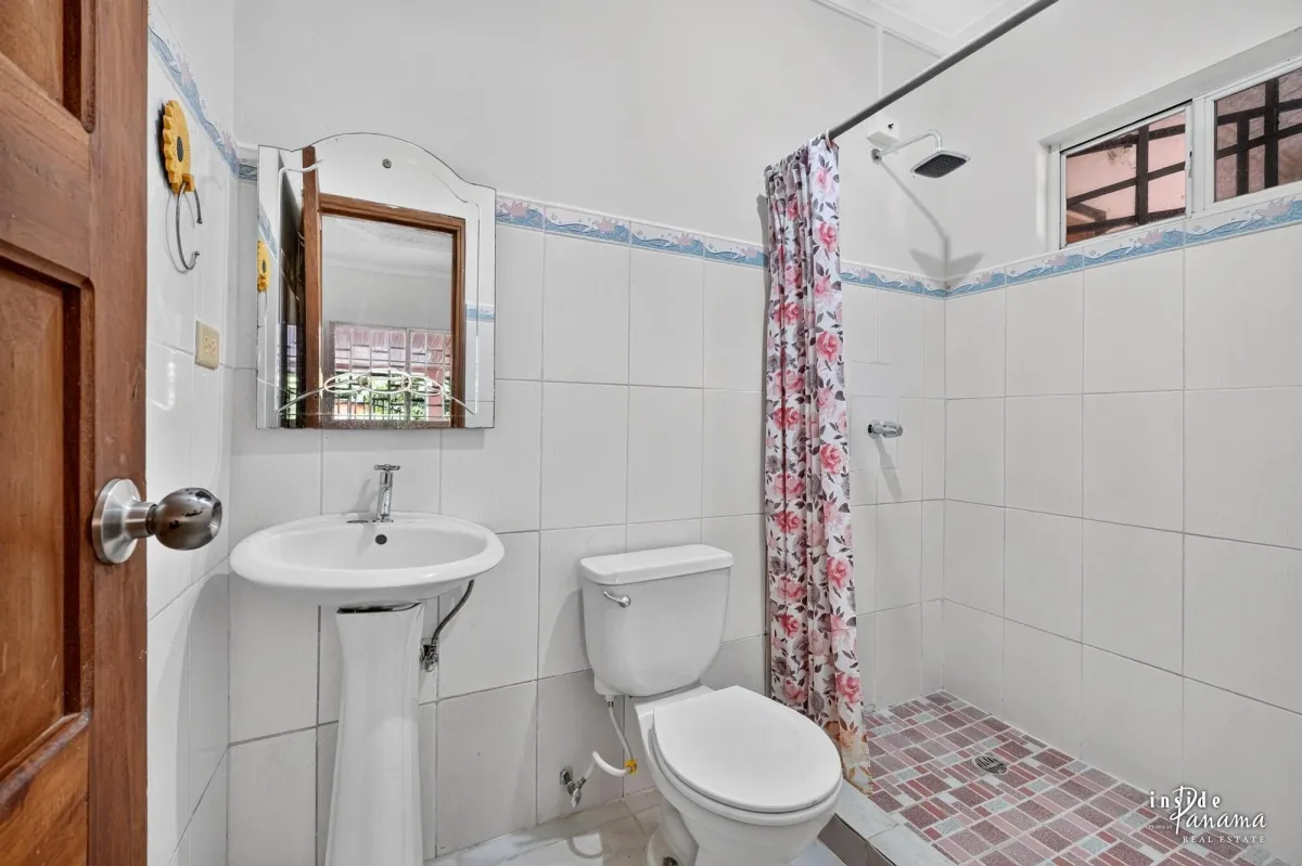 Spacious Home For Sale in Los Algarrobos Dolega