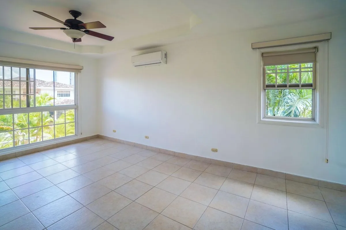 Se Vende Casa en Costa Azul, Costa del Este