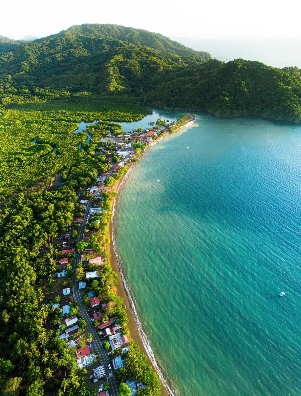 BEAUTIFUL BEACH HOUSE FOR RENT IN PIXVAE, VERAGUAS