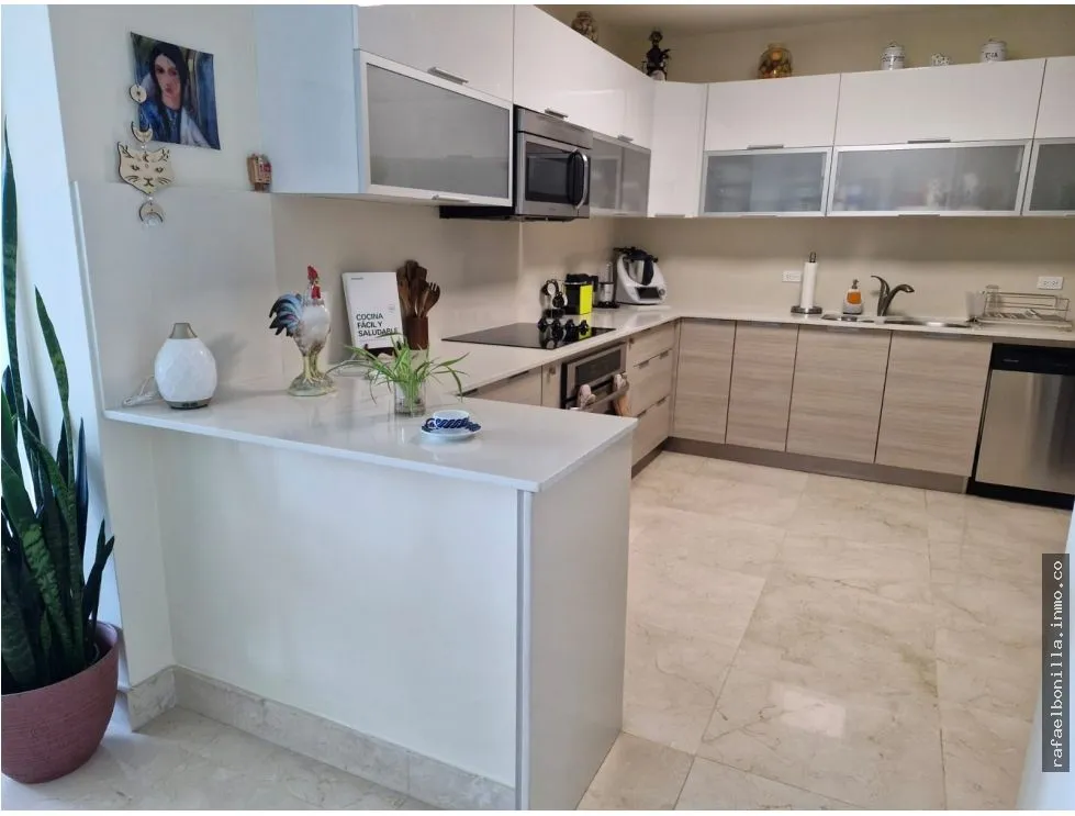APARTMENT FOR SALE IN PLAYA BONITA