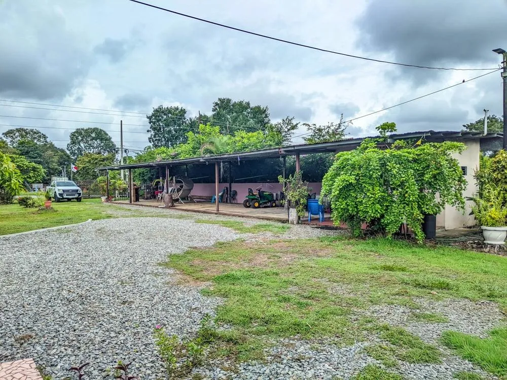 Roadside property with 2,906 m² in Dolega