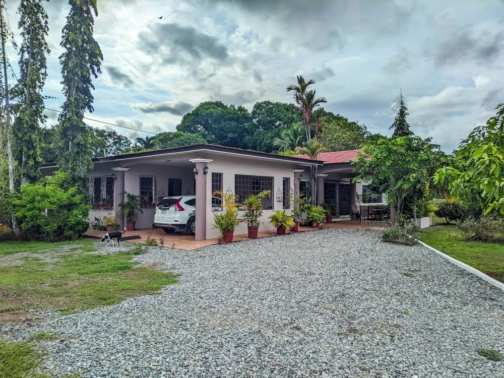Roadside property with 2,906 m² in Dolega