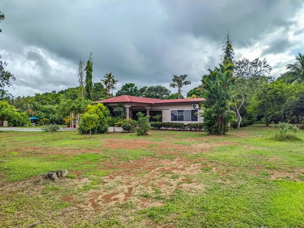 Roadside property with 2,906 m² in Dolega