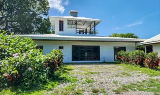 Casa de cuatro habitaciones con vista al mar en Boca Chica