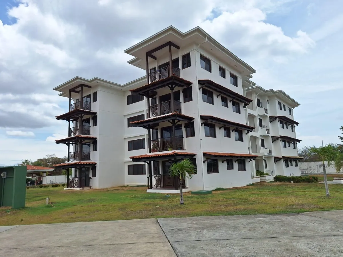 Condominio asequible de 3 habitaciones en venta en Coronado