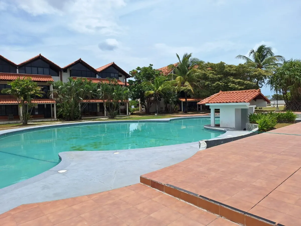 Condominio asequible de 3 habitaciones en venta en Coronado