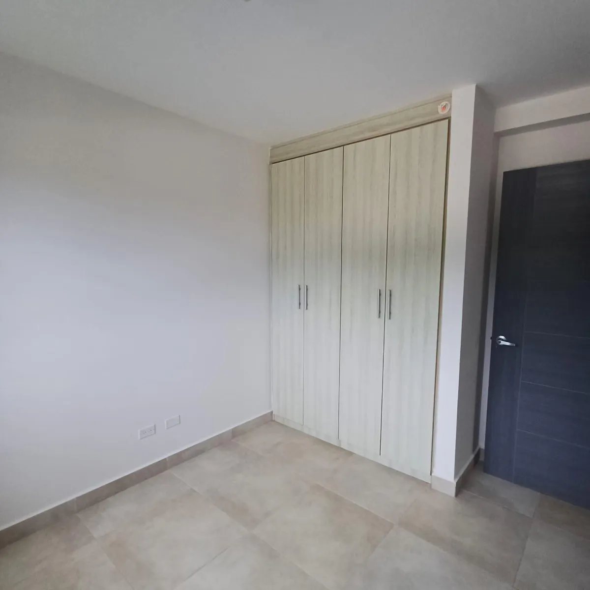 Condominio asequible de 3 habitaciones en venta en Coronado