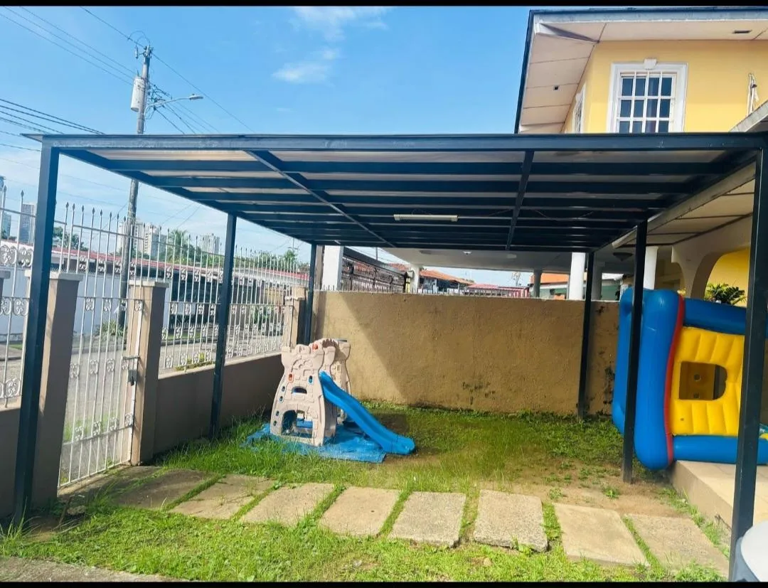 Venta de Amplia y Hermosa Casa en Chanis