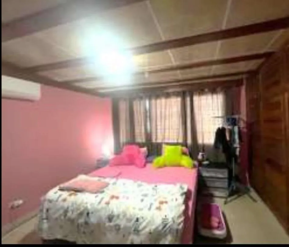 Venta de Amplia y Hermosa Casa en Chanis