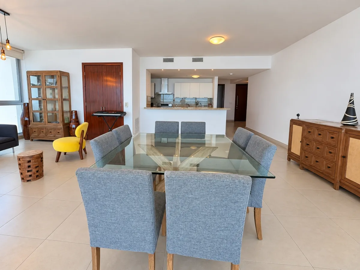 Oceanfront apartment for sale | 204 m2
