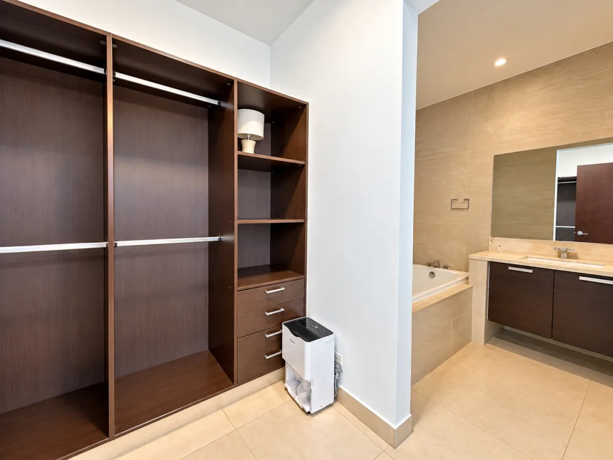 Oceanfront apartment for sale | 204 m2