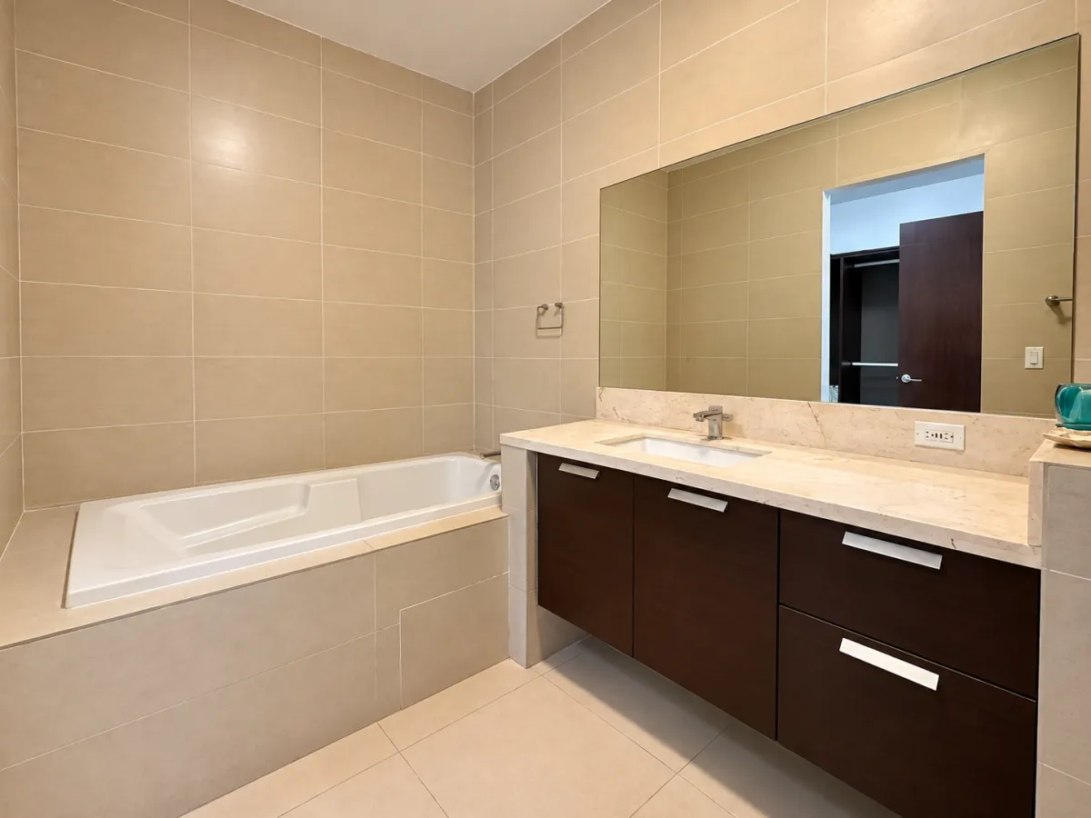 Oceanfront apartment for sale | 204 m2