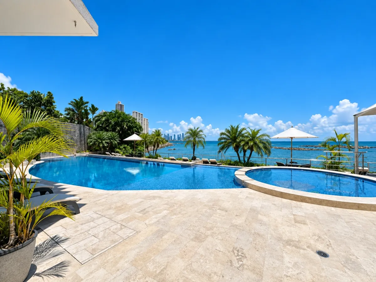 Oceanfront apartment for sale | 204 m2