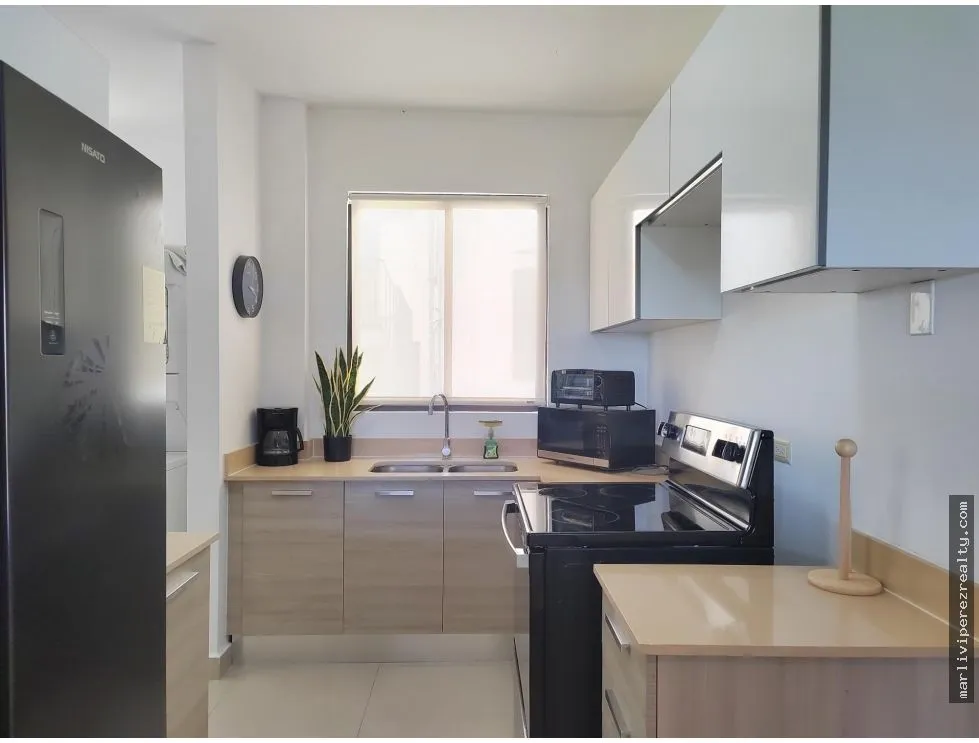 Venta de apartamento amoblado con vista al mar y club