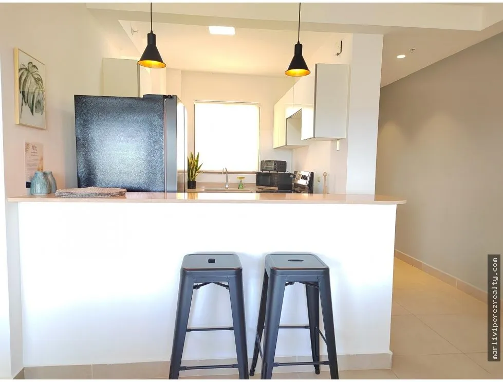 Venta de apartamento amoblado con vista al mar y club